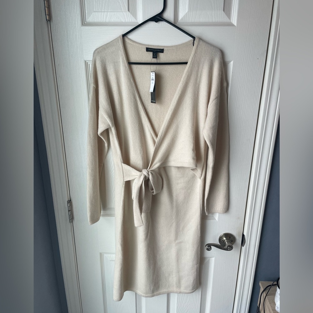 NWT Banana Republic cream wrap dress. Size SP